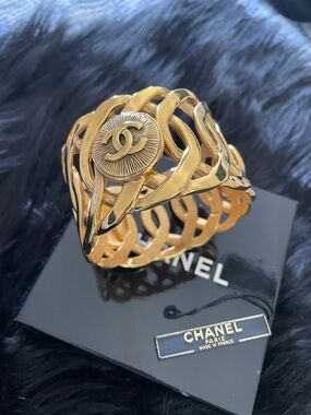 CHANEL Gold Openwork CC Ring with Medallion